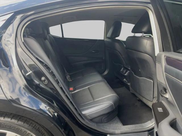 2019 Lexus ES 300h Ultra Luxury