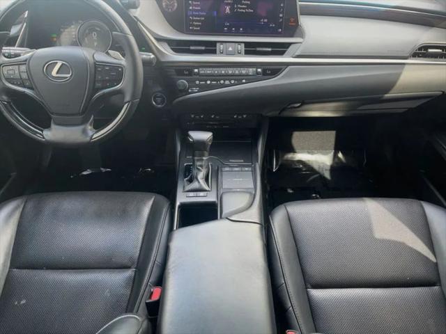 2019 Lexus ES 300h Ultra Luxury
