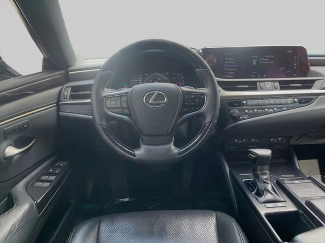 2019 Lexus ES 300h Ultra Luxury
