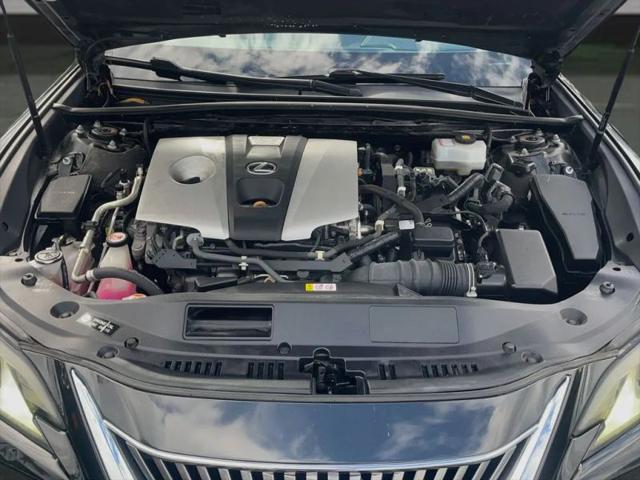 2019 Lexus ES 300h Ultra Luxury