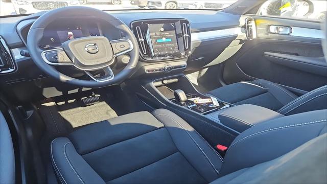 2026 Volvo XC40 Black Edition Ultra, B5 AWD Gas (mild hybrid)