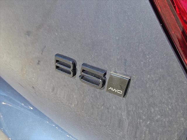 2026 Volvo XC40 Black Edition Ultra, B5 AWD Gas (mild hybrid)