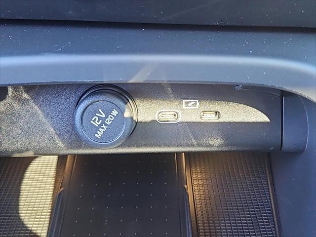 2026 Volvo XC40 Black Edition Ultra, B5 AWD Gas (mild hybrid)