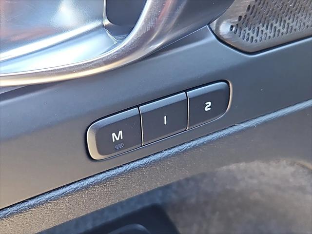 2026 Volvo XC40 Black Edition Ultra, B5 AWD Gas (mild hybrid)