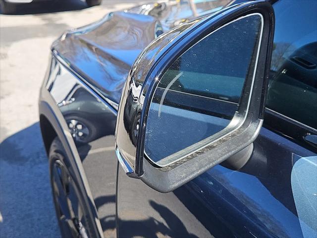 2026 Volvo XC40 Black Edition Ultra, B5 AWD Gas (mild hybrid)