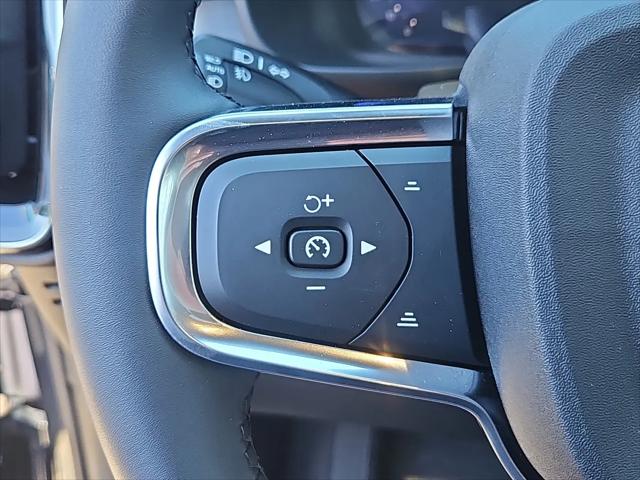 2026 Volvo XC40 Black Edition Ultra, B5 AWD Gas (mild hybrid)