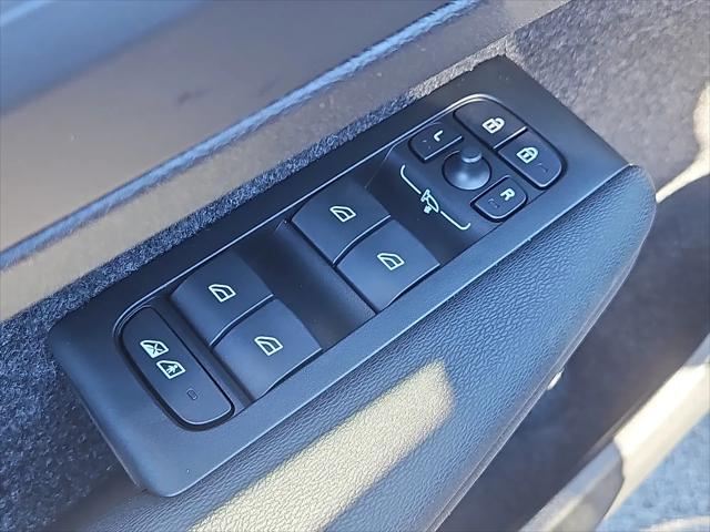 2026 Volvo XC40 Black Edition Ultra, B5 AWD Gas (mild hybrid)