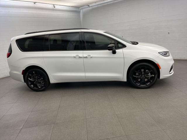 2026 Chrysler Pacifica PACIFICA LIMITED AWD