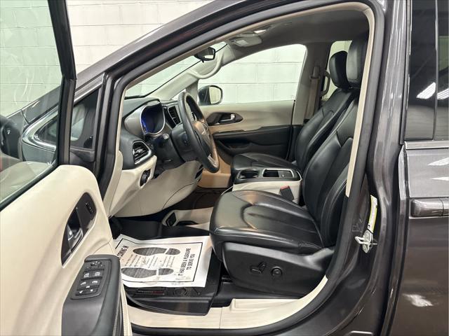 Used 2023 Chrysler Pacifica For Sale in Wilmington, OH