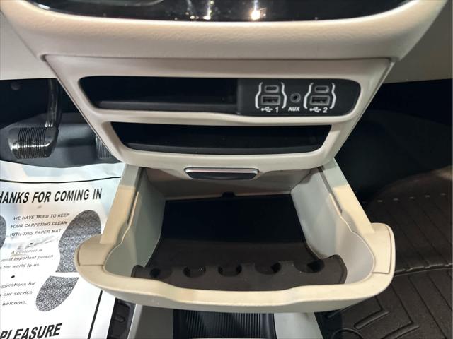 Used 2023 Chrysler Pacifica For Sale in Wilmington, OH