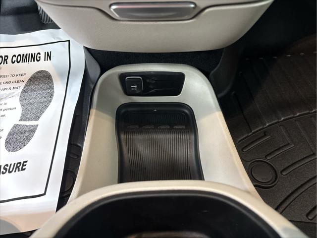 Used 2023 Chrysler Pacifica For Sale in Wilmington, OH