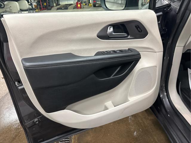 Used 2023 Chrysler Pacifica For Sale in Wilmington, OH