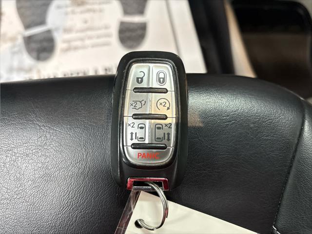 Used 2023 Chrysler Pacifica For Sale in Wilmington, OH