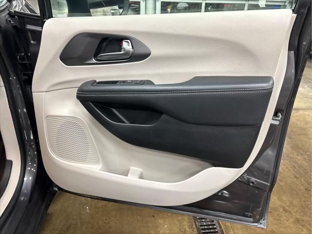 Used 2023 Chrysler Pacifica For Sale in Wilmington, OH