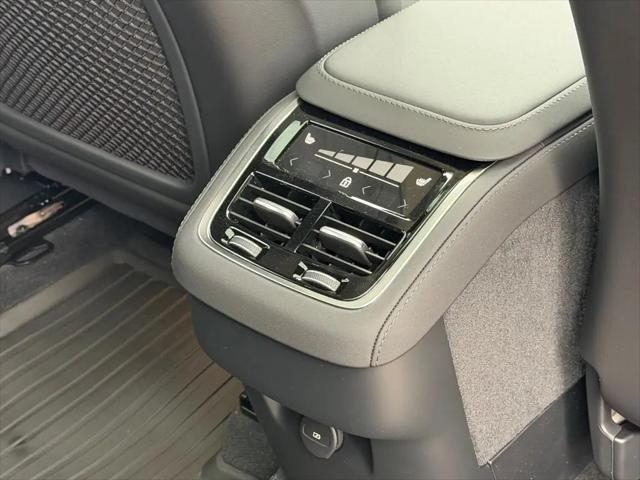 2026 Volvo XC90 Plus, B6 AWD Gas (mild hybrid), Gasoline, Bright, 7 Seats