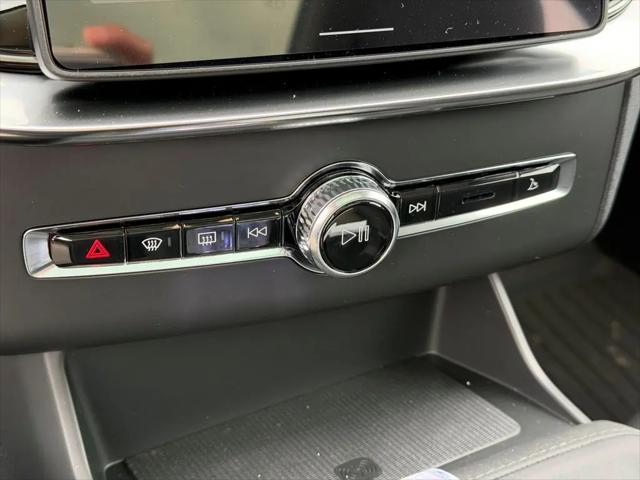 2026 Volvo XC90 Plus, B6 AWD Gas (mild hybrid), Gasoline, Bright, 7 Seats