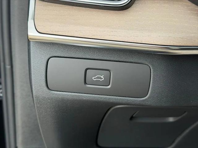 2026 Volvo XC90 Plus, B6 AWD Gas (mild hybrid), Gasoline, Bright, 7 Seats