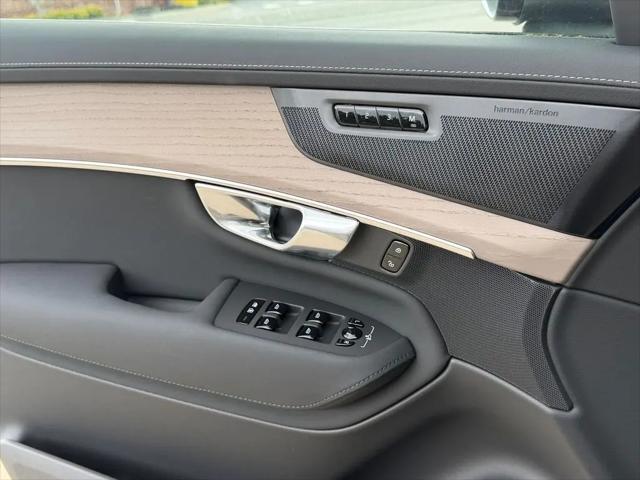 2026 Volvo XC90 Plus, B6 AWD Gas (mild hybrid), Gasoline, Bright, 7 Seats