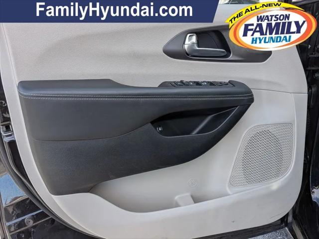 2024 Chrysler Pacifica Hybrid Select