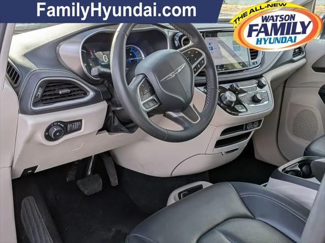 2024 Chrysler Pacifica Hybrid Select