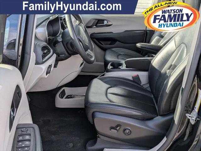 2024 Chrysler Pacifica Hybrid Select