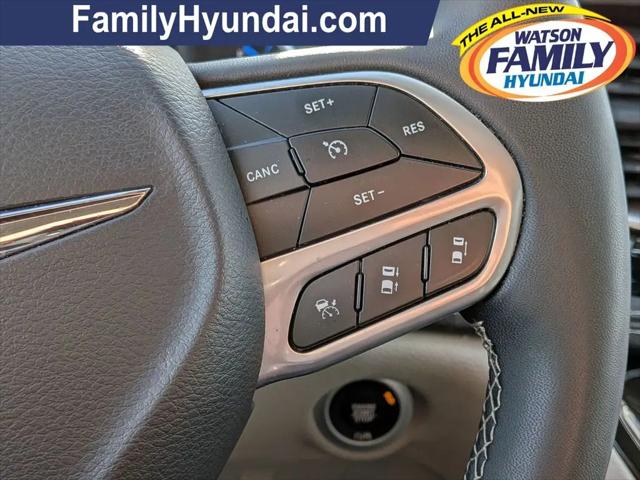 2024 Chrysler Pacifica Hybrid Select