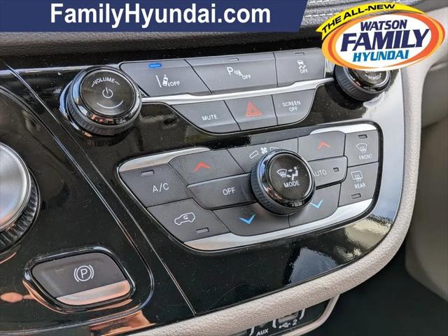 2024 Chrysler Pacifica Hybrid Select