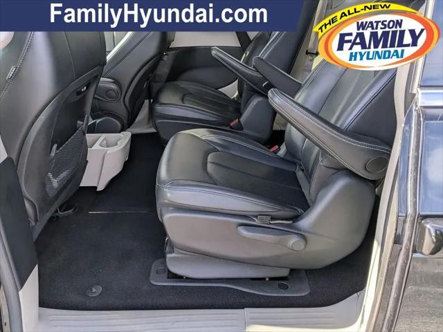 2024 Chrysler Pacifica Hybrid Select
