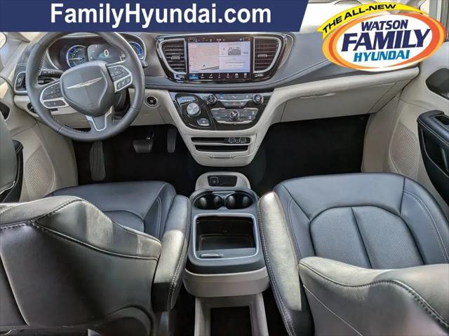 2024 Chrysler Pacifica Hybrid Select