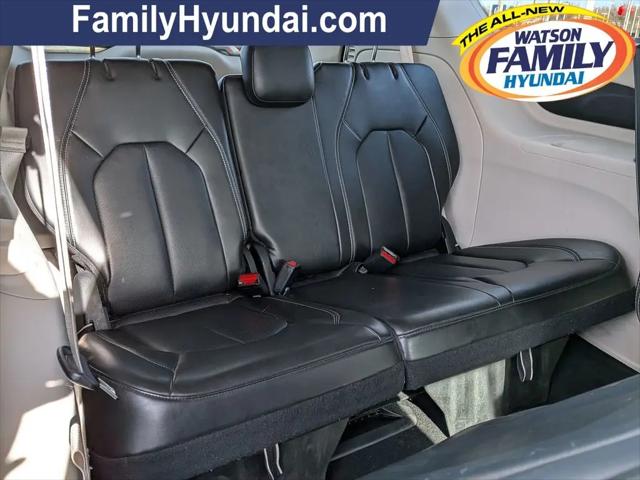 2024 Chrysler Pacifica Hybrid Select