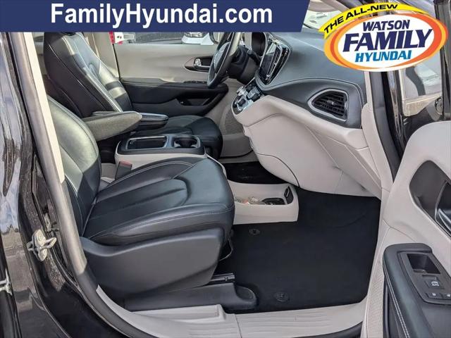 2024 Chrysler Pacifica Hybrid Select
