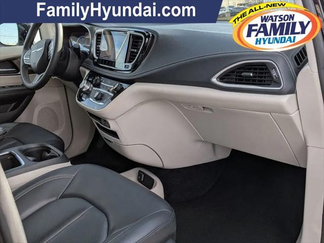 2024 Chrysler Pacifica Hybrid Select