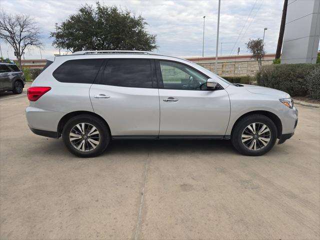 2017 Nissan Pathfinder SV