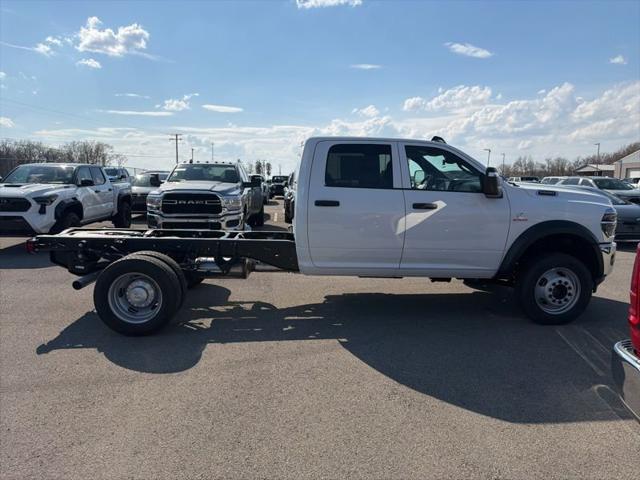 2026 RAM Ram 5500 Chassis Cab RAM 5500 TRADESMAN CHASSIS CREW CAB 4X4 60 CA