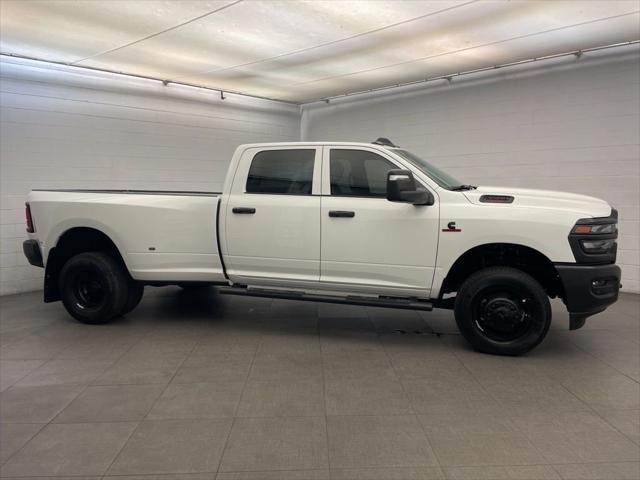 2026 RAM Ram 3500 RAM 3500 TRADESMAN CREW CAB 4X4 8 BOX