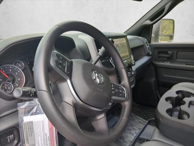 2026 RAM Ram 5500 Chassis Cab RAM 5500 TRADESMAN CHASSIS CREW CAB 4X4 84 CA