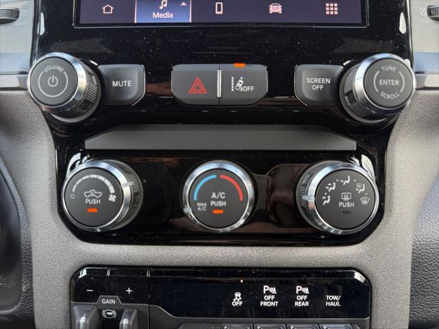 2026 Ram 1500 Warlock Crew Cab 4x4 5'7" Box