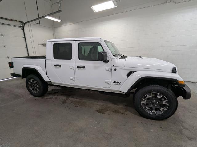 2026 Jeep Gladiator GLADIATOR SAHARA 4X4