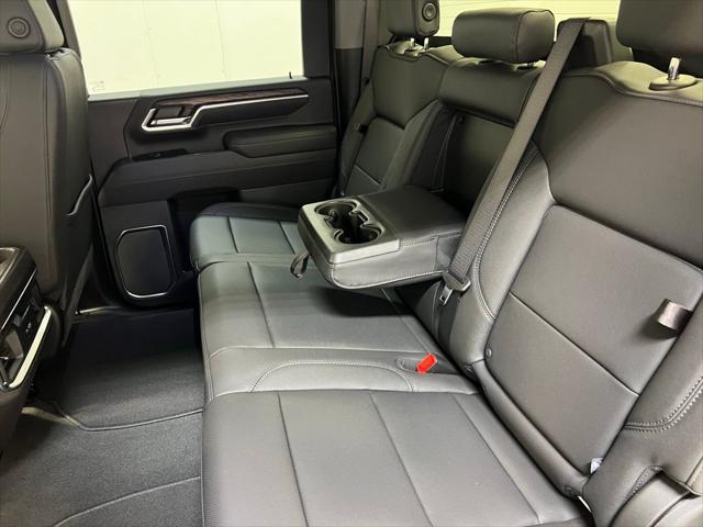 2026 GMC Sierra 2500HD Crew Cab, Standard Bed, SLT, 4WD