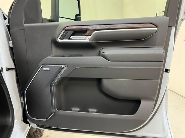 2026 GMC Sierra 2500HD Crew Cab, Standard Bed, SLT, 4WD