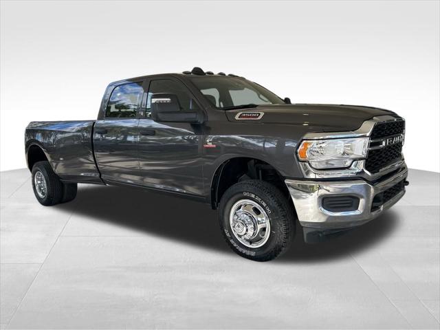2023 RAM 3500 Tradesman Crew Cab 4x4 8 Box