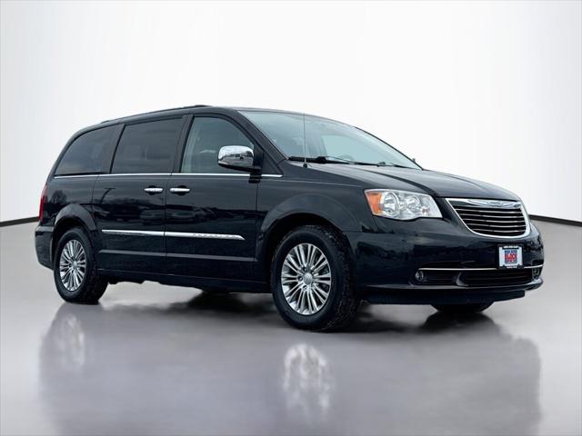 2015 Chrysler Town and Country Touring-L
