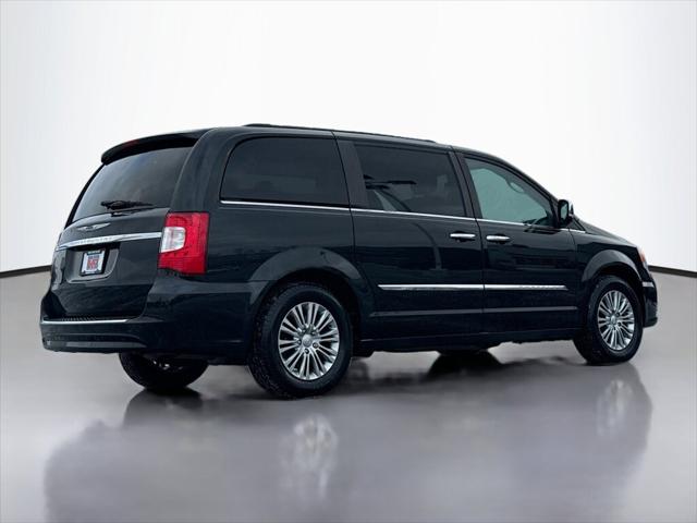 2015 Chrysler Town and Country Touring-L