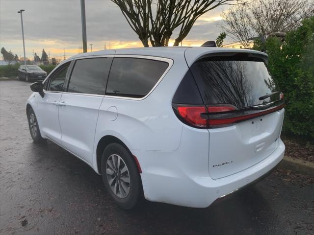 2024 Chrysler Pacifica Hybrid Select