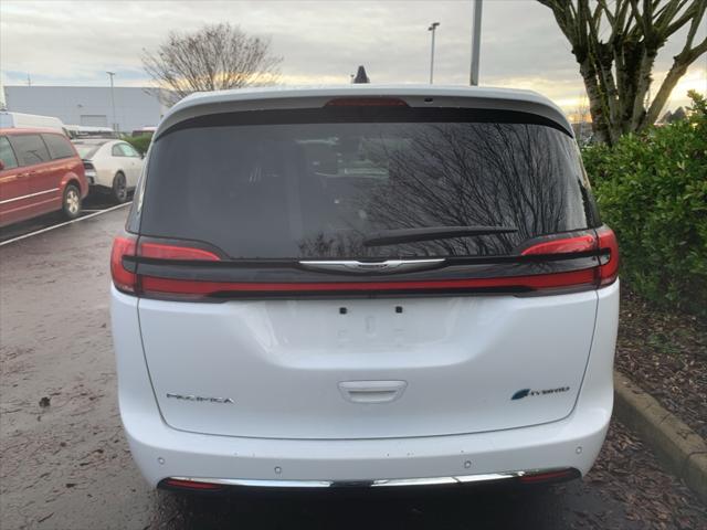 2024 Chrysler Pacifica Hybrid Select