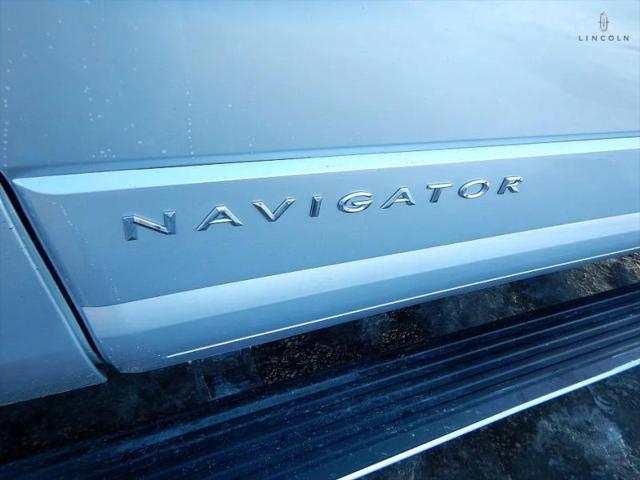 2015 Lincoln Navigator L Base