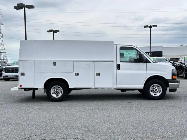 2025 GMC Savana Cutaway Work Van