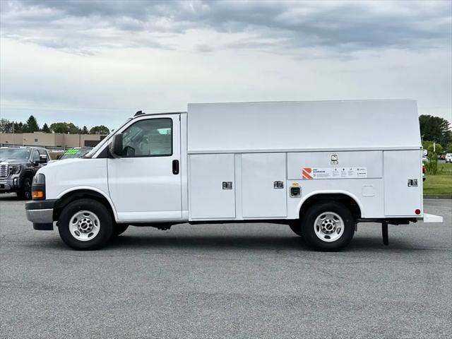 2025 GMC Savana Cutaway Work Van
