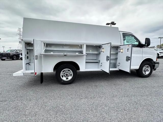 2025 GMC Savana Cutaway Work Van