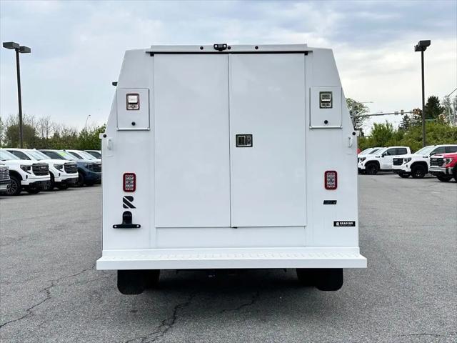 2025 GMC Savana Cutaway Work Van